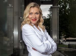 С успешным стартом, Елена!