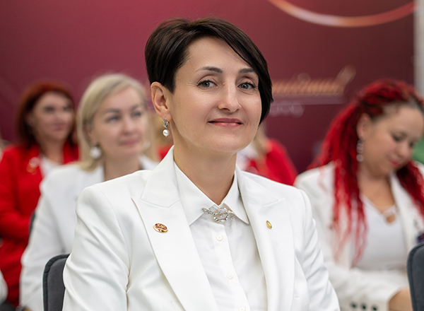 Примите поздравления, Елена!